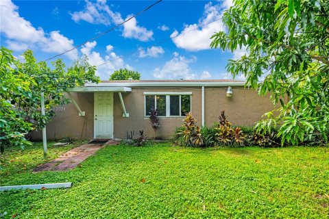 Villa ou maison à vendre à Miami, Floride: 3 chambres, 131.74 m2 № 1395142 - photo 1