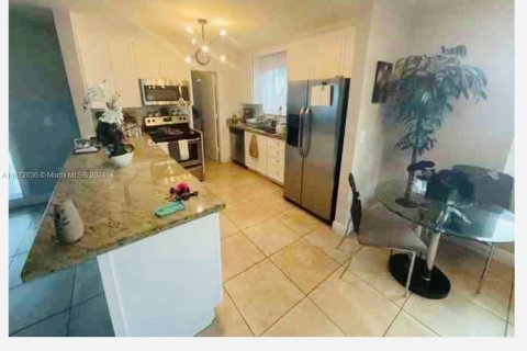 House in Miami, Florida 3 bedrooms, 132.11 sq.m. № 1395099 - photo 5