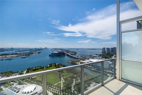 Condominio en alquiler en Miami, Florida, 1 dormitorio, 157.47 m2 № 1395141 - foto 2