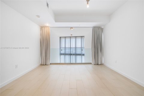 Condominio en alquiler en Miami, Florida, 1 dormitorio, 157.47 m2 № 1395141 - foto 8