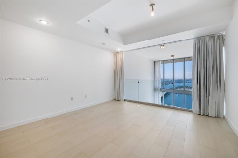 Condominio en alquiler en Miami, Florida, 1 dormitorio, 157.47 m2 № 1395141 - foto 14