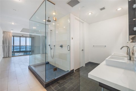 Condominio en alquiler en Miami, Florida, 1 dormitorio, 157.47 m2 № 1395141 - foto 18