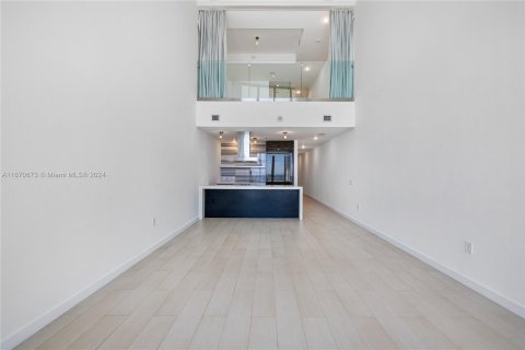 Condominio en alquiler en Miami, Florida, 1 dormitorio, 157.47 m2 № 1395141 - foto 5