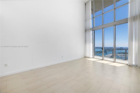 Condominio en alquiler en Miami, Florida, 1 dormitorio, 157.47 m2 № 1395141 - foto 15