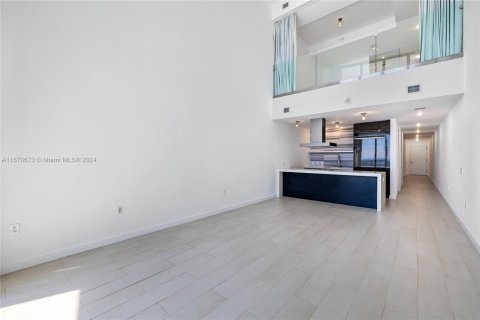 Condominio en alquiler en Miami, Florida, 1 dormitorio, 157.47 m2 № 1395141 - foto 3