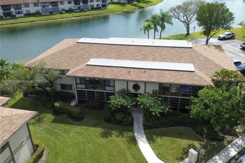 Condo in Tamarac, Florida, 2 bedrooms  № 1421751 - photo 16