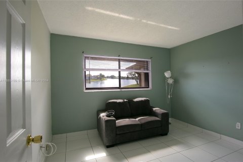 Condo in Tamarac, Florida, 2 bedrooms  № 1421751 - photo 7