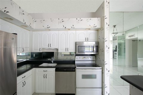 Condo in Tamarac, Florida, 2 bedrooms  № 1421751 - photo 3