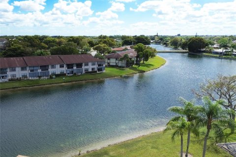 Condo in Tamarac, Florida, 2 bedrooms  № 1421751 - photo 21