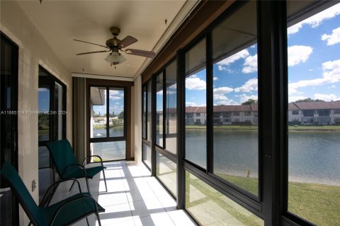 Condo in Tamarac, Florida, 2 bedrooms  № 1421751 - photo 12