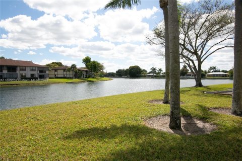 Condo in Tamarac, Florida, 2 bedrooms  № 1421751 - photo 19