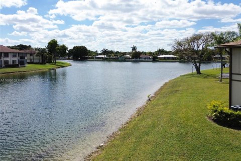 Condo in Tamarac, Florida, 2 bedrooms  № 1421751 - photo 20