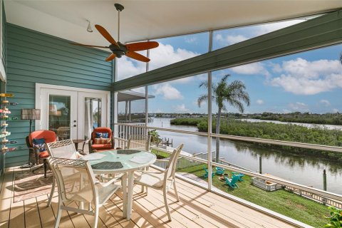 Villa ou maison à vendre à New Port Richey, Floride: 4 chambres, 284.37 m2 № 1349605 - photo 16