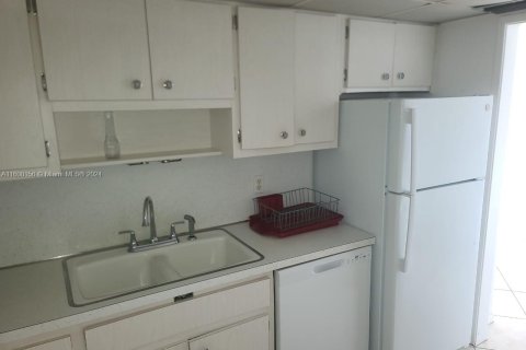 Condo in Sunny Isles Beach, Florida, 1 bedroom  № 1215877 - photo 9