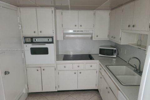 Condo in Sunny Isles Beach, Florida, 1 bedroom  № 1215877 - photo 8