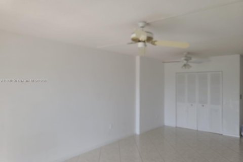 Condominio en venta en Sunny Isles Beach, Florida, 1 dormitorio, 65.5 m2 № 1215877 - foto 17