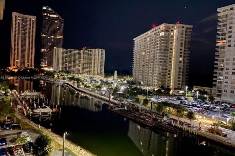 Condo in Sunny Isles Beach, Florida, 1 bedroom  № 1215877 - photo 20