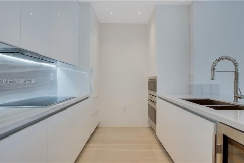 Condo in Miami Beach, Florida, 2 bedrooms  № 1181723 - photo 18