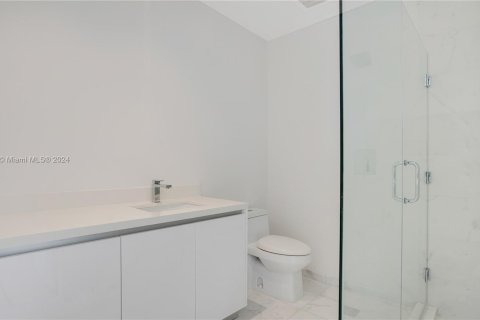 Condo in Miami Beach, Florida, 2 bedrooms  № 1181723 - photo 30