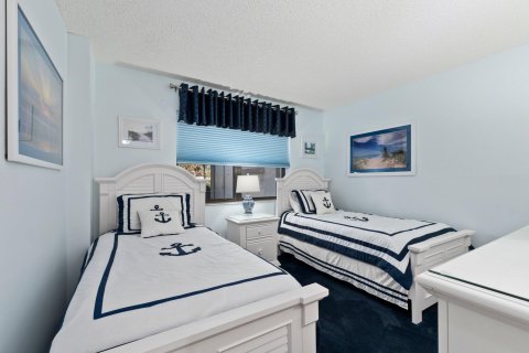 Condo in Hutchinson Island South, Florida, 2 bedrooms  № 1159649 - photo 13