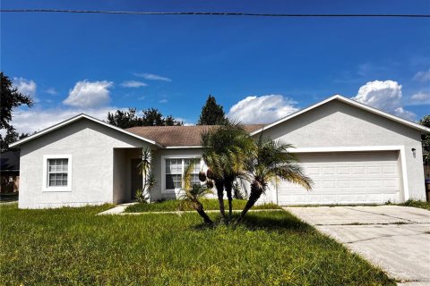 House in Kissimmee, Florida 4 bedrooms, 162.02 sq.m. № 1390895 - photo 1