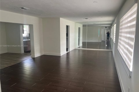 Casa en venta en Miami Gardens, Florida, 3 dormitorios, 167.22 m2 № 1330378 - foto 5