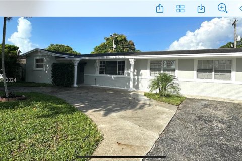 Casa en venta en Miami Gardens, Florida, 3 dormitorios, 167.22 m2 № 1330378 - foto 1