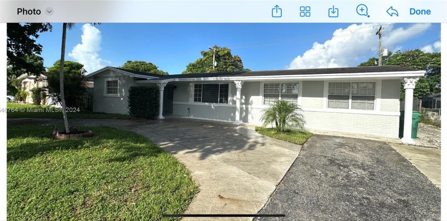 Casa en Miami Gardens, Florida 3 dormitorios, 167.22 m2 № 1330378