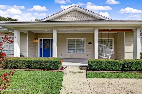 Villa ou maison à louer à Jacksonville, Floride: 5 chambres, 236.71 m2 № 771925 - photo 2