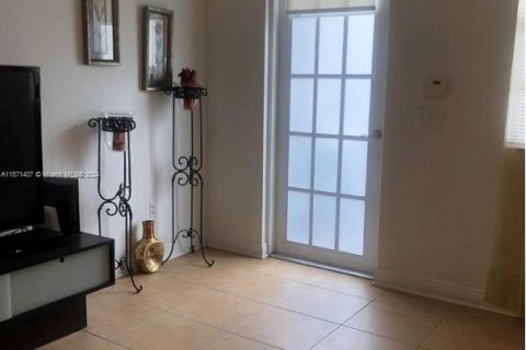 Copropriété à vendre à Pembroke Pines, Floride: 2 chambres, 96.62 m2 № 1128210 - photo 6