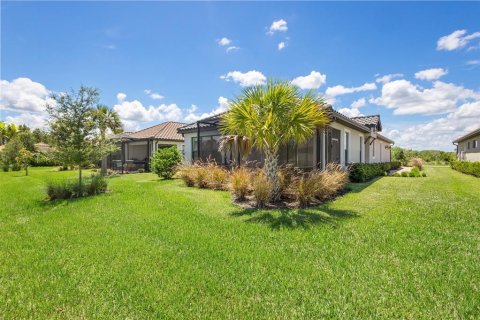 House in Wesley Chapel, Florida 3 bedrooms, 179.67 sq.m. № 1371692 - photo 8