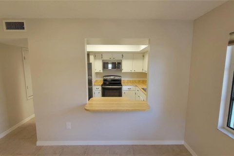 Apartamento en alquiler en Seminole, Florida, 1 dormitorio, 62.43 m2 № 1371691 - foto 4