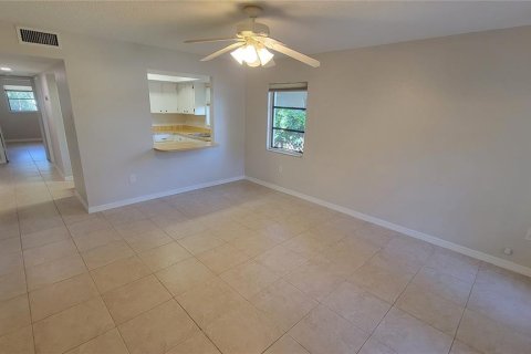 Apartamento en alquiler en Seminole, Florida, 1 dormitorio, 62.43 m2 № 1371691 - foto 5