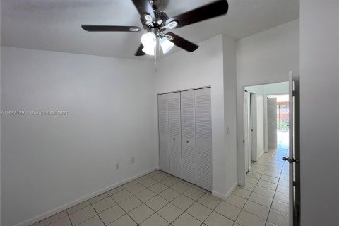 Condominio en venta en Hialeah, Florida, 2 dormitorios, 92.25 m2 № 1417245 - foto 13