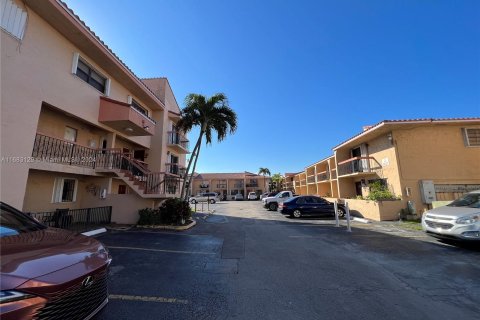 Condominio en venta en Hialeah, Florida, 2 dormitorios, 92.25 m2 № 1417245 - foto 15