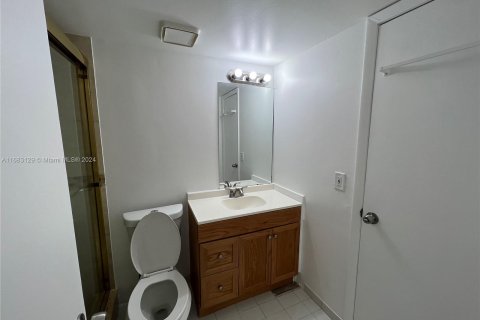 Condominio en venta en Hialeah, Florida, 2 dormitorios, 92.25 m2 № 1417245 - foto 11