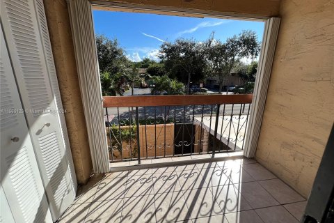 Condominio en venta en Hialeah, Florida, 2 dormitorios, 92.25 m2 № 1417245 - foto 8