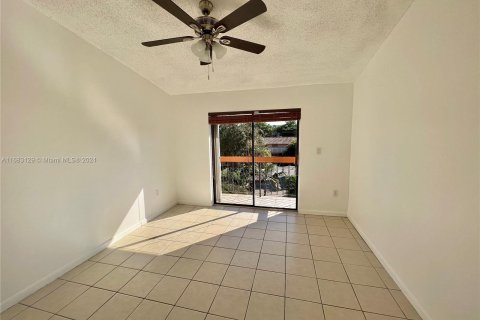 Condominio en venta en Hialeah, Florida, 2 dormitorios, 92.25 m2 № 1417245 - foto 9