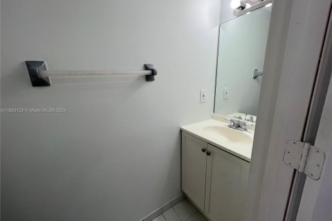 Condominio en venta en Hialeah, Florida, 2 dormitorios, 92.25 m2 № 1417245 - foto 6