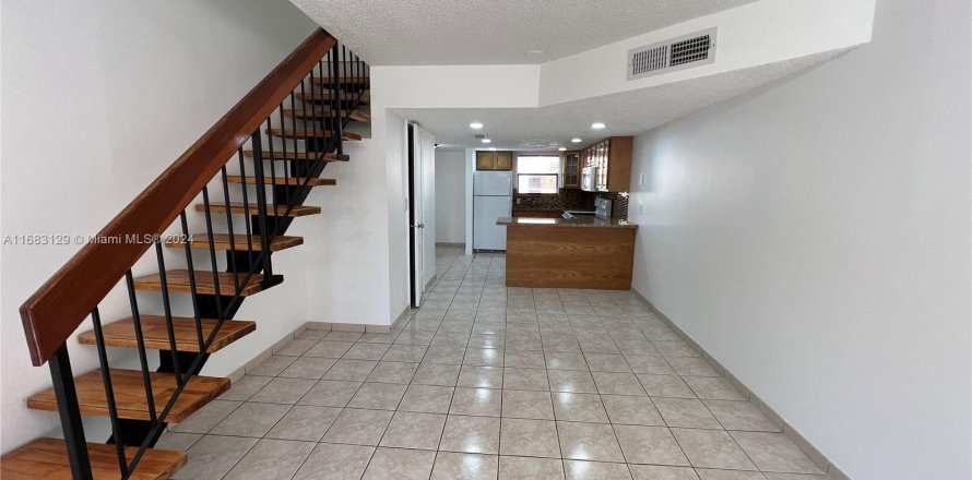 Condominio en Hialeah, Florida, 2 dormitorios  № 1417245