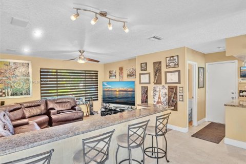 Casa en venta en Hollywood, Florida, 3 dormitorios, 189.8 m2 № 1417199 - foto 15