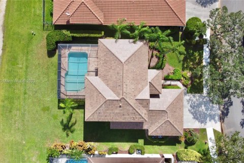 House in Weston, Florida 5 bedrooms, 317.82 sq.m. № 836850 - photo 25