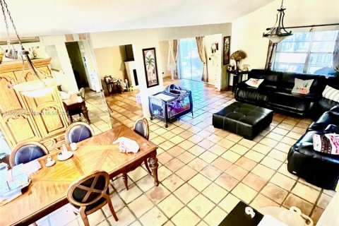 Casa en venta en Deerfield Beach, Florida, 3 dormitorios, 164.44 m2 № 1119656 - foto 5
