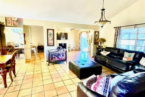 Casa en venta en Deerfield Beach, Florida, 3 dormitorios, 164.44 m2 № 1119656 - foto 4