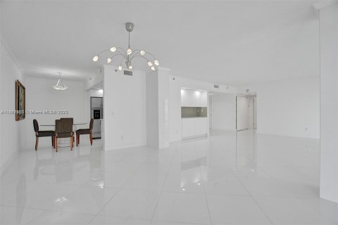 Condominio en venta en Bal Harbour, Florida, 2 dormitorios, 187.48 m2 № 780335 - foto 23