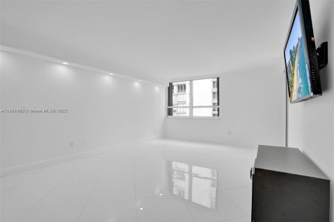 Condominio en venta en Bal Harbour, Florida, 2 dormitorios, 187.48 m2 № 780335 - foto 5
