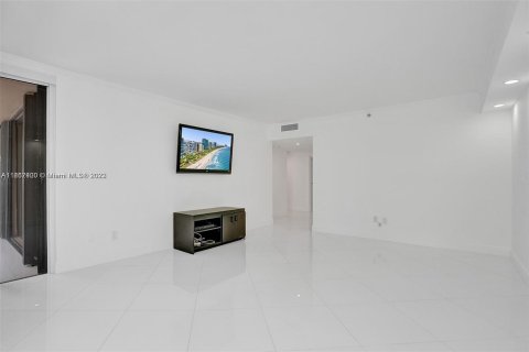 Condominio en venta en Bal Harbour, Florida, 2 dormitorios, 187.48 m2 № 780335 - foto 7