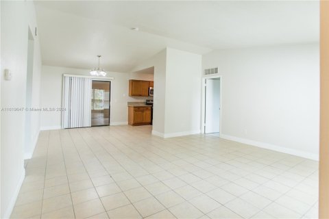 Casa en venta en Port St. Lucie, Florida, 3 dormitorios, 145.67 m2 № 1272308 - foto 5