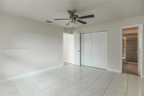 House in Port St. Lucie, Florida 3 bedrooms, 145.67 sq.m. № 1272308 - photo 15