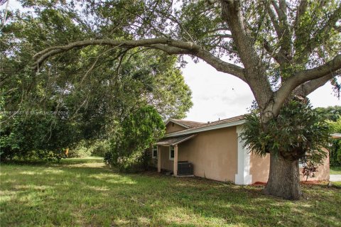 House in Port St. Lucie, Florida 3 bedrooms, 145.67 sq.m. № 1272308 - photo 20